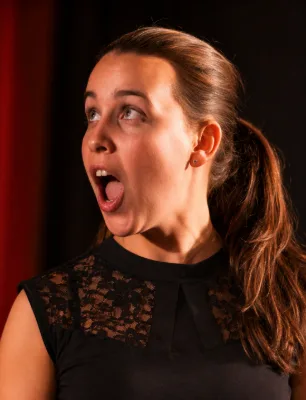 Julie, comédien·ne d'Impro Comedy Show
