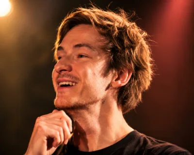Maxime, comédien·ne d'Impro Comedy Show